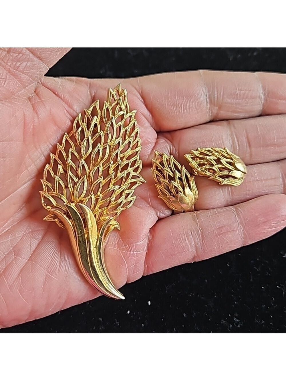 Vintage Coro Gold-tone Leaf Sheath Brooch and Earrings